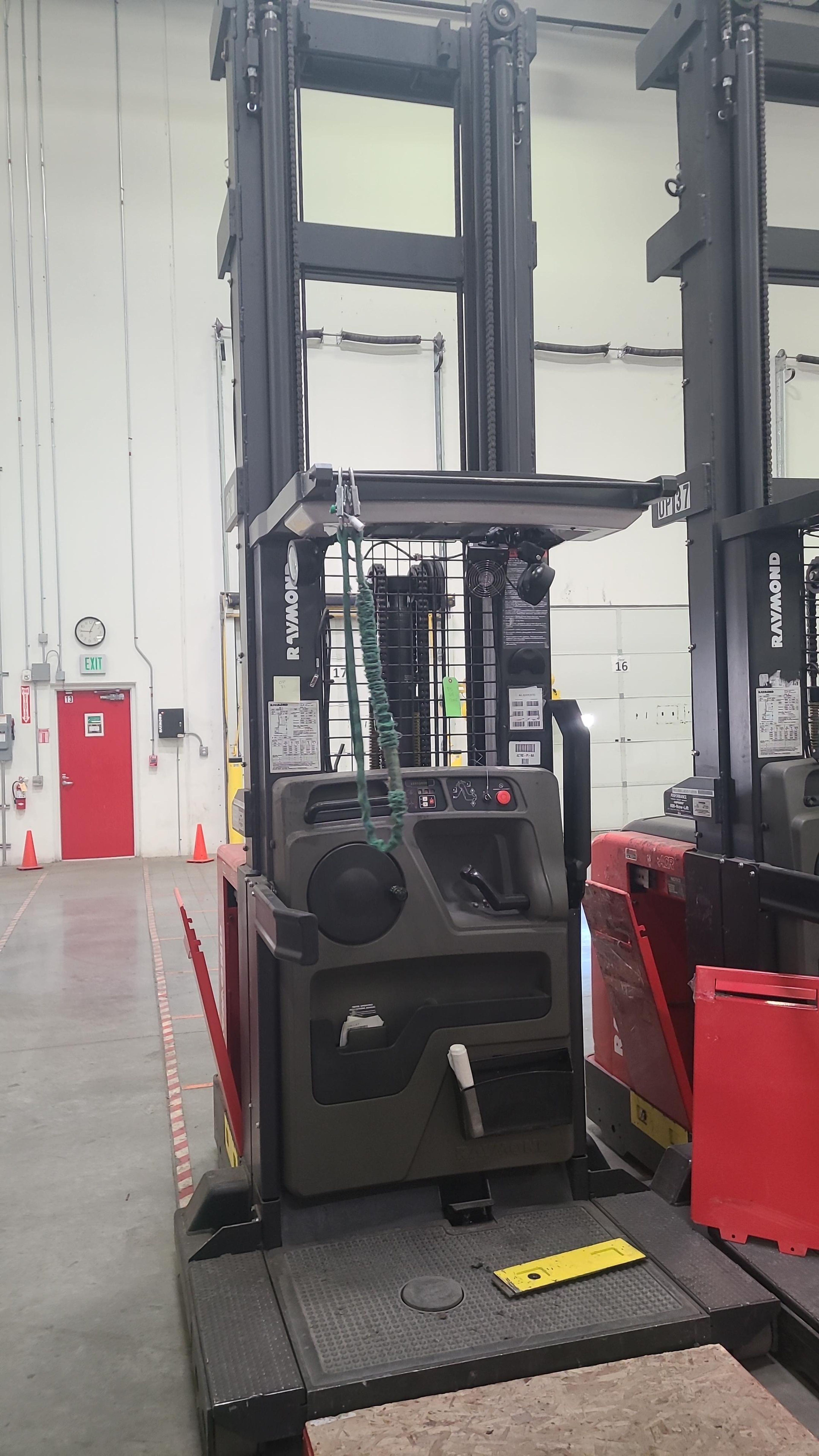 Raymond Order Picker - Wire Guided