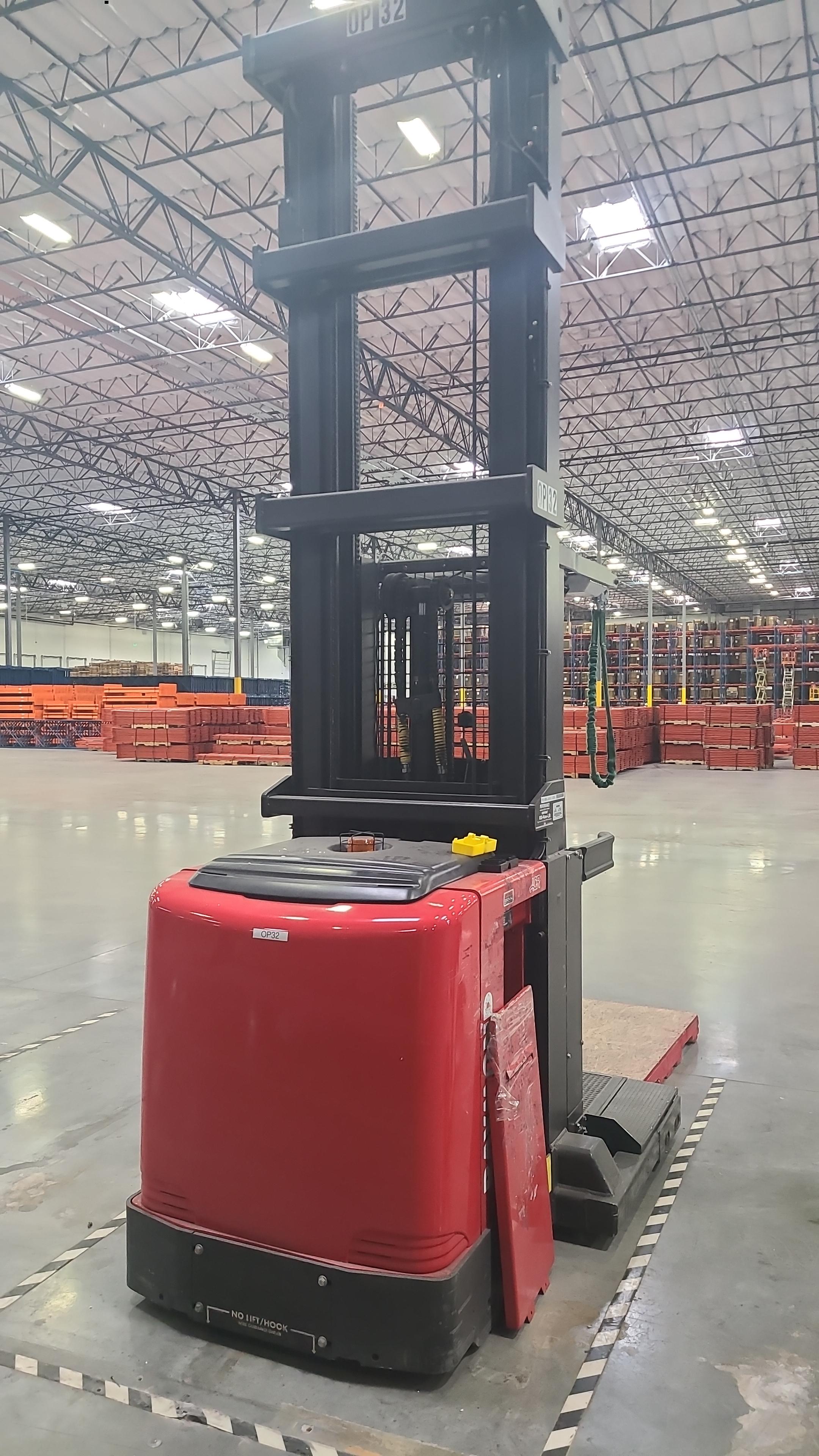 Raymond Order Picker - Wire Guided