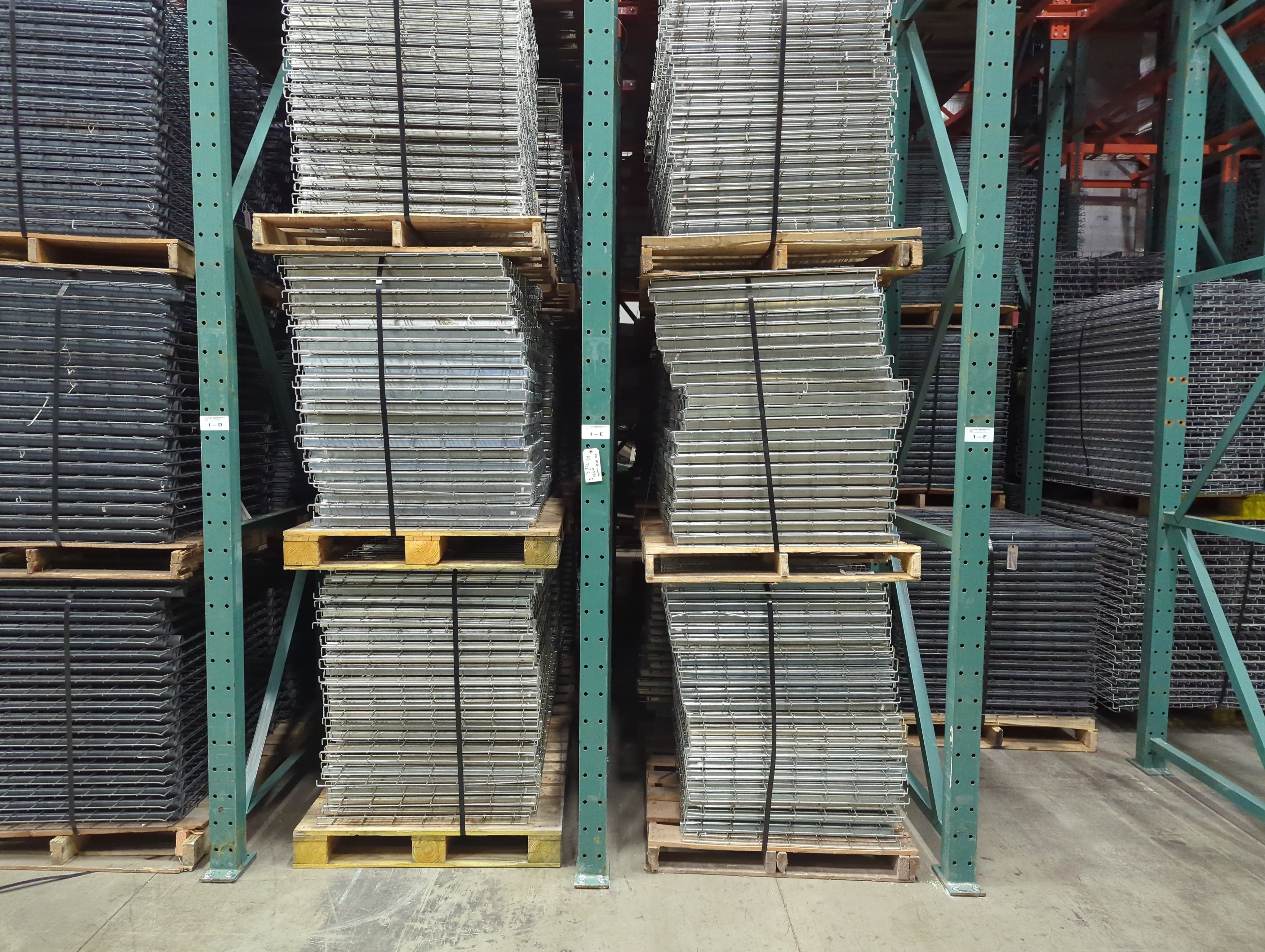 Wire Deck - 36" x 46" - Inside Waterfall