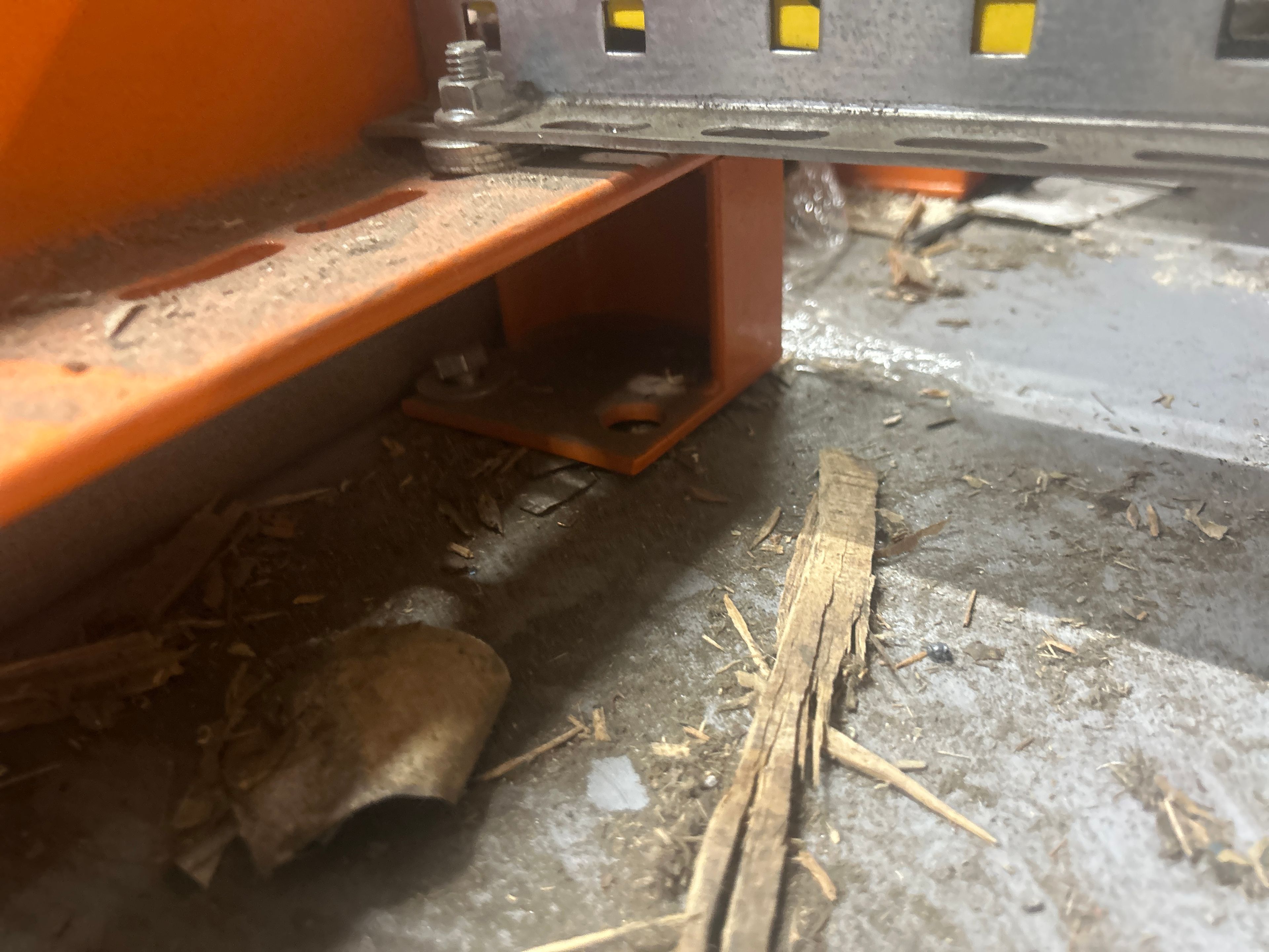 Pallet Flow Front Angle Beam - - Document 4