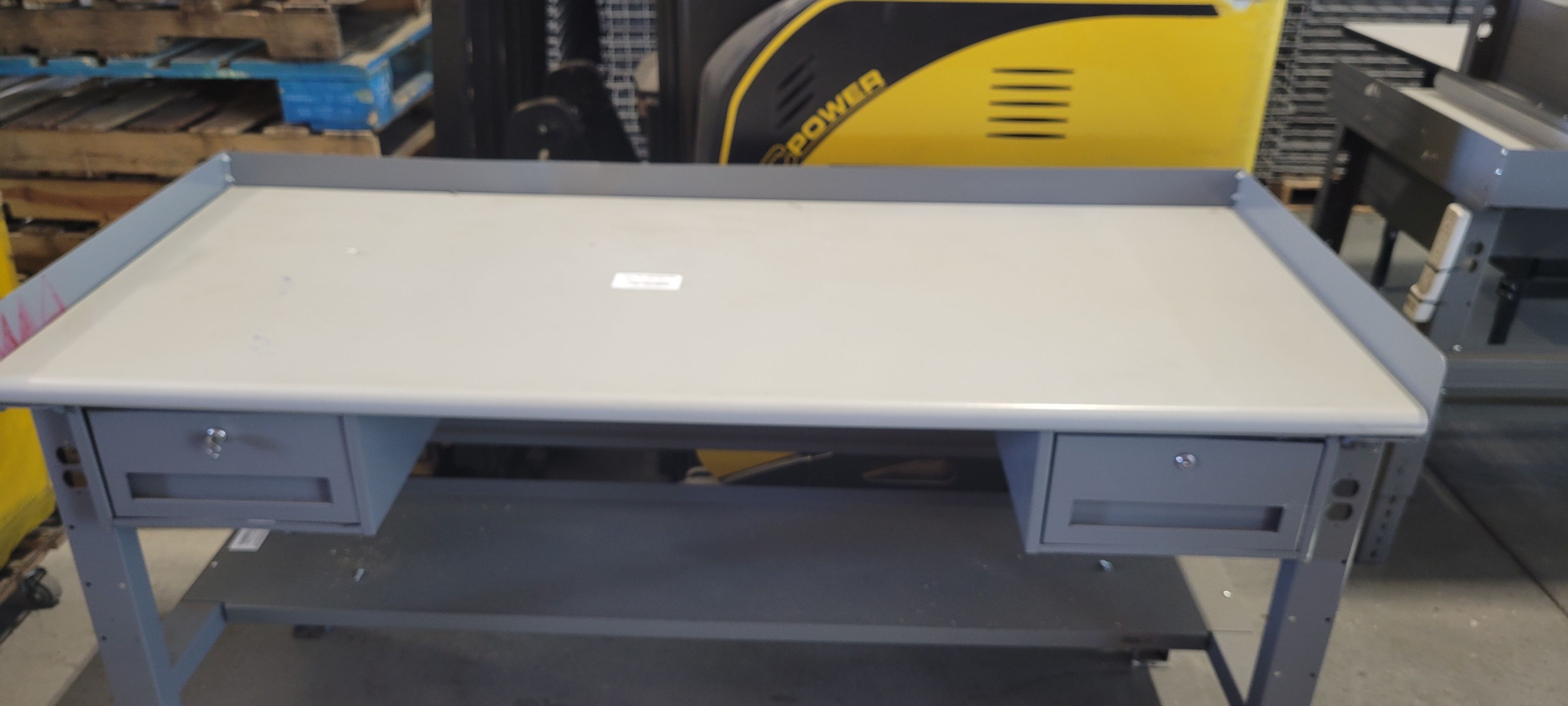 Workstation - Lockable Doors W