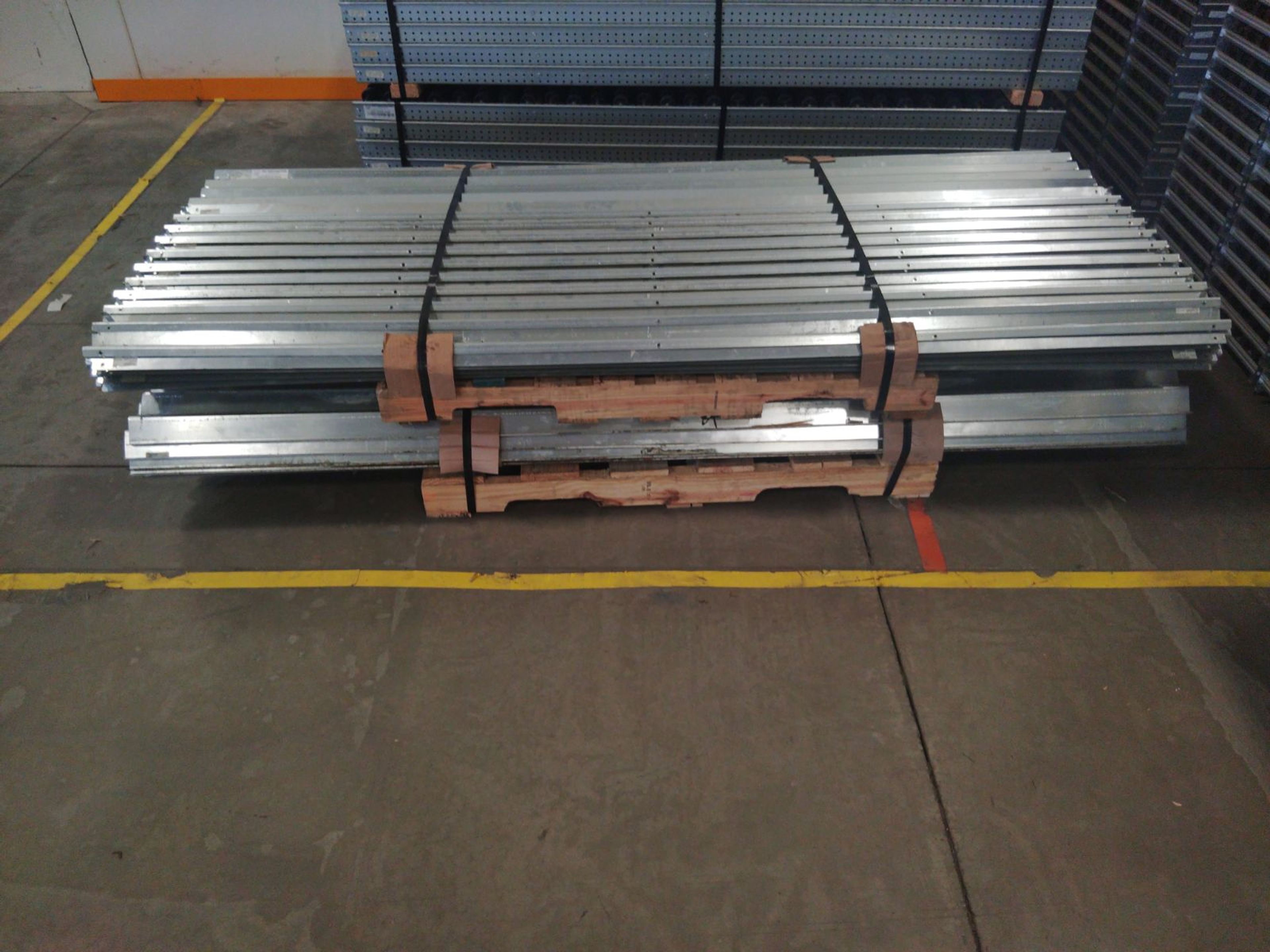 Carton Flow - Front Bracket - 96"