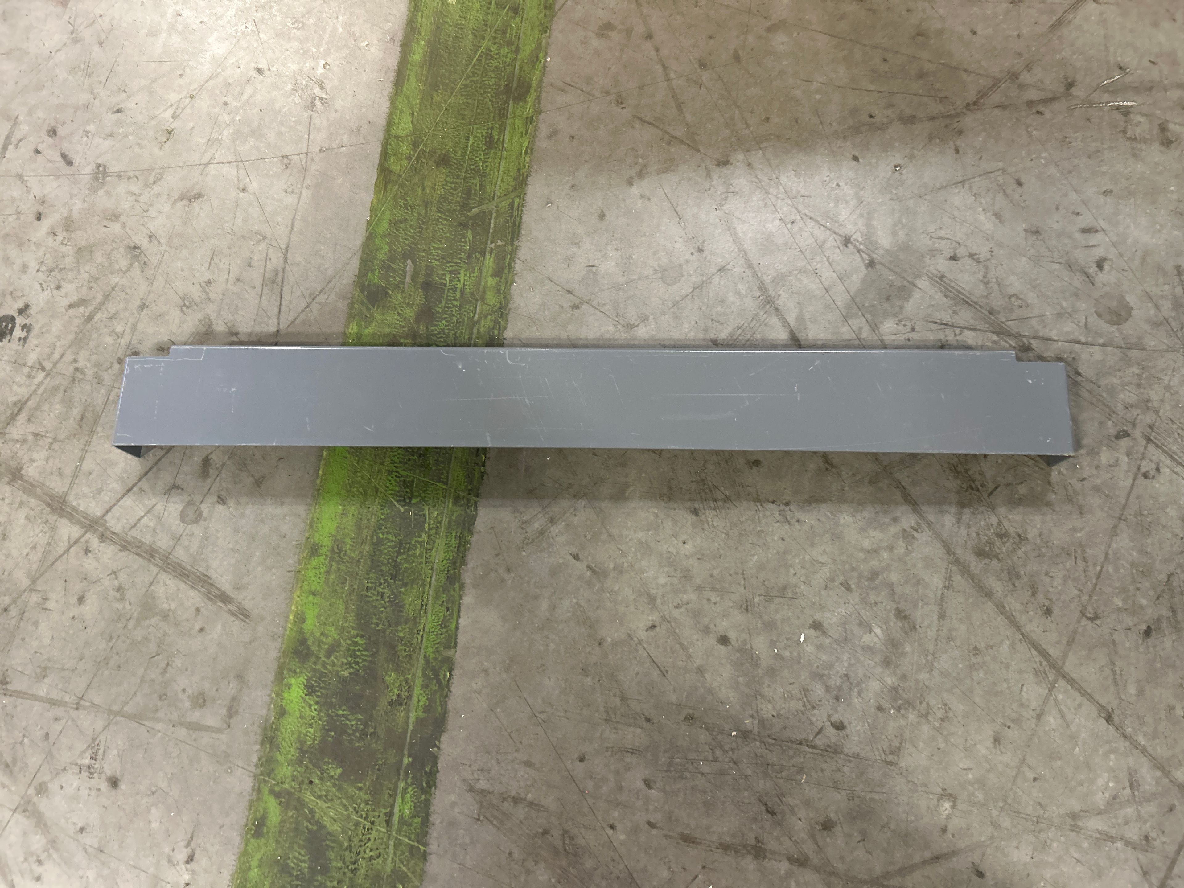 Rivet Shelving Center Deck Support - 24" x 2 3/4"