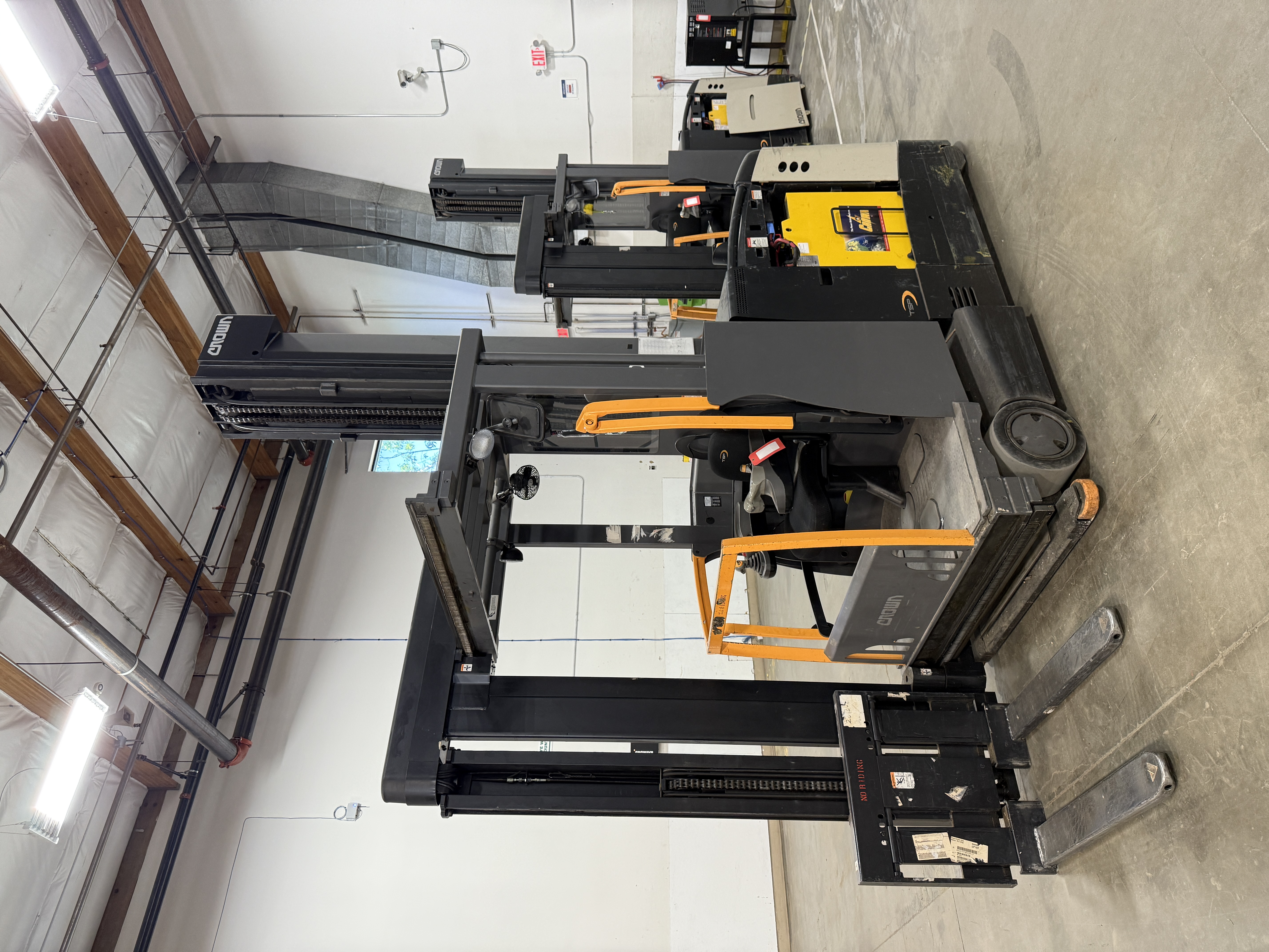 Crown TSP6000-30 Electric Turret Truck Forklift