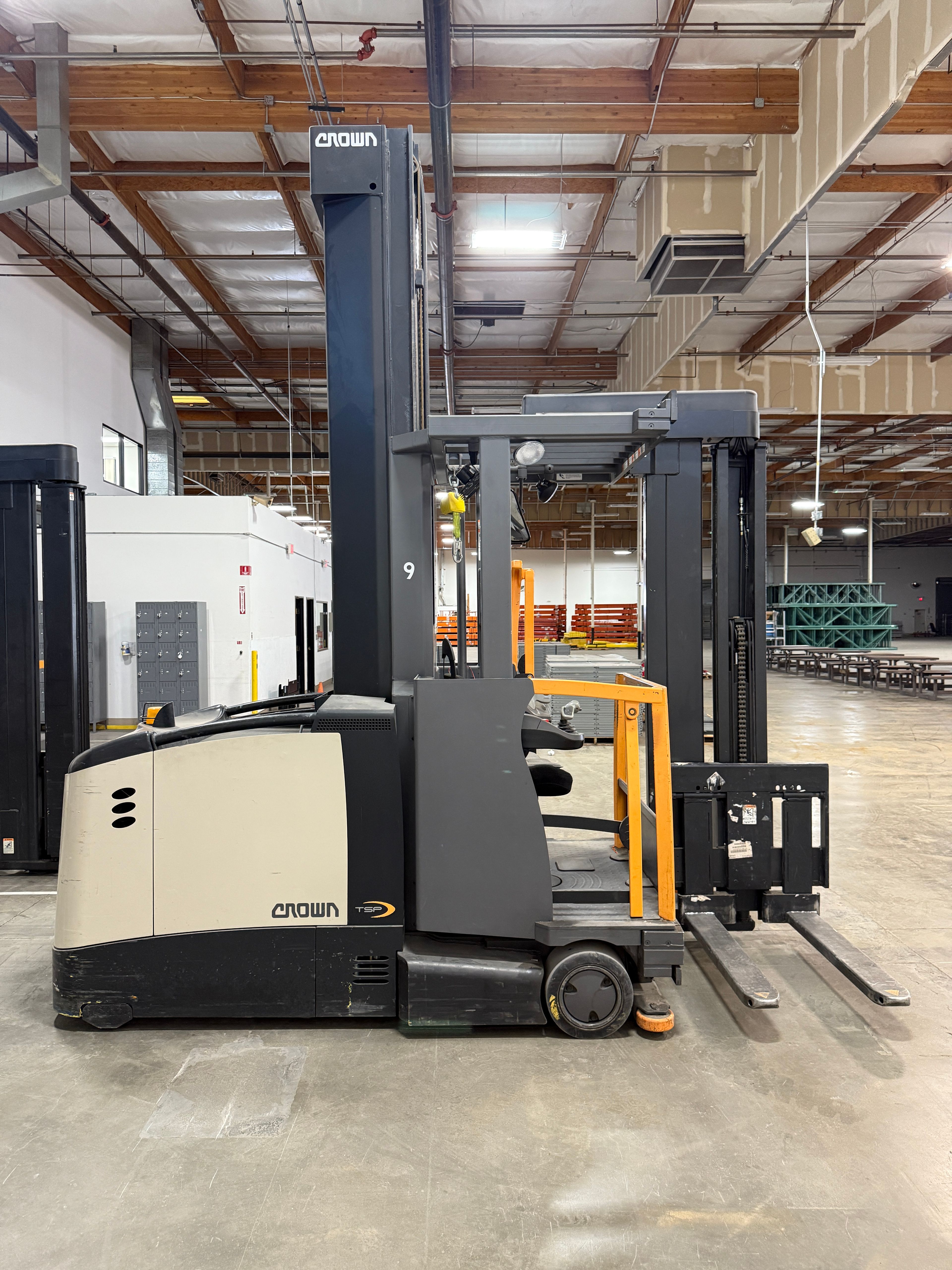 Crown TSP6000-30 Turret Truck - 3000 lb Capacity Very Narrow Aisle Forklift - Document 3