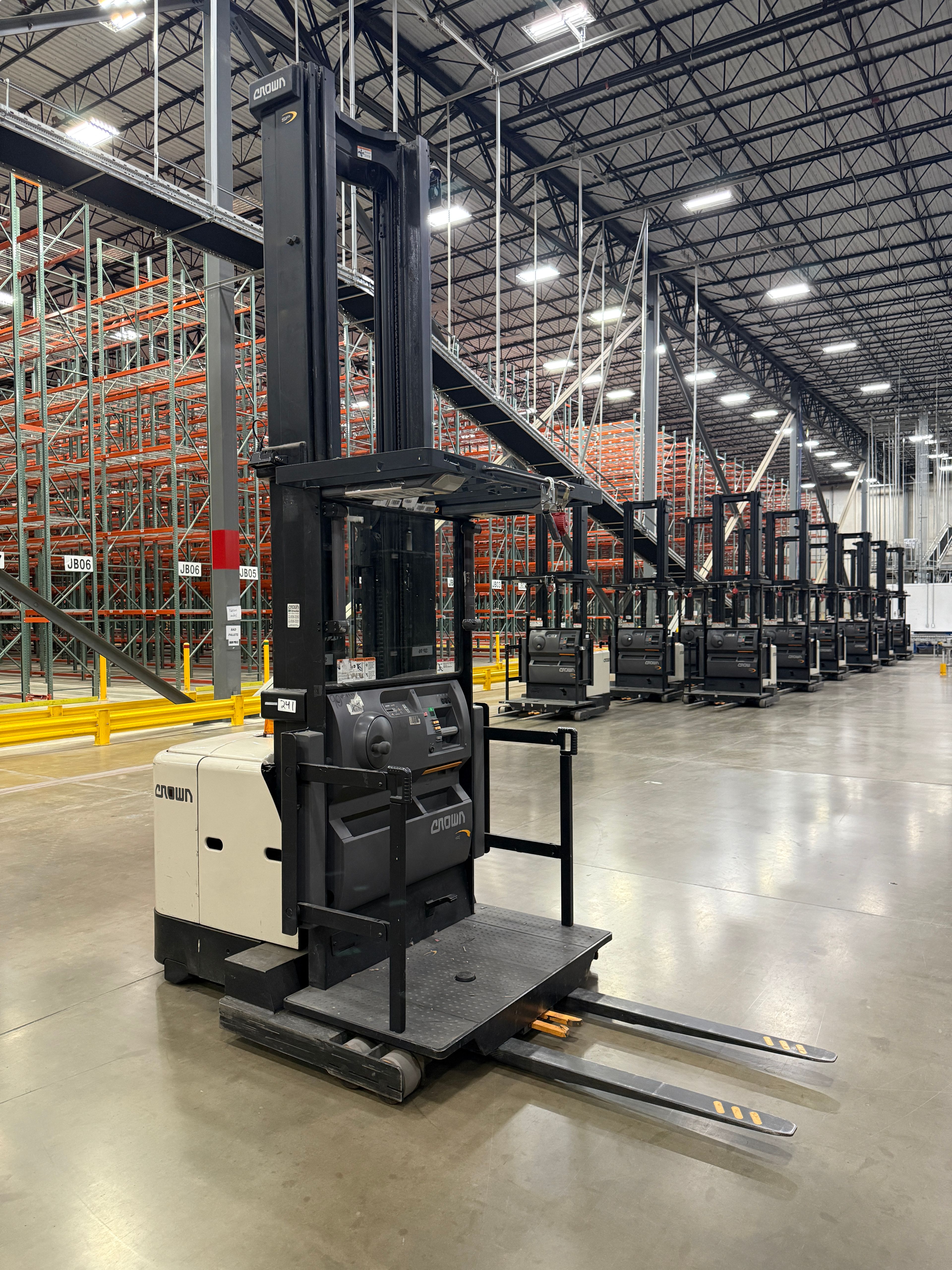 Crown Order Picker - SP-3500