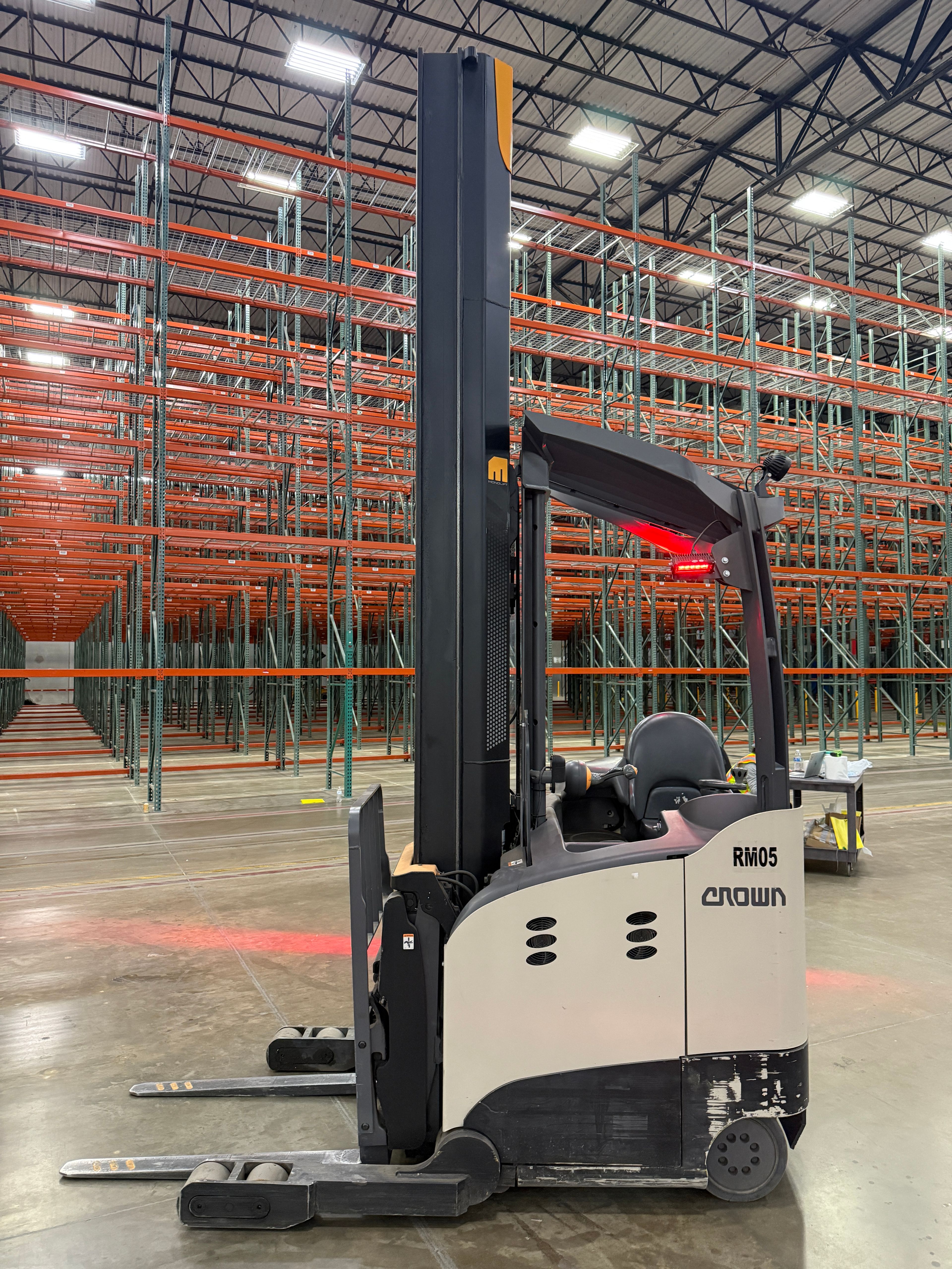 Crown Reach Truck - RM-6000 - Document 5