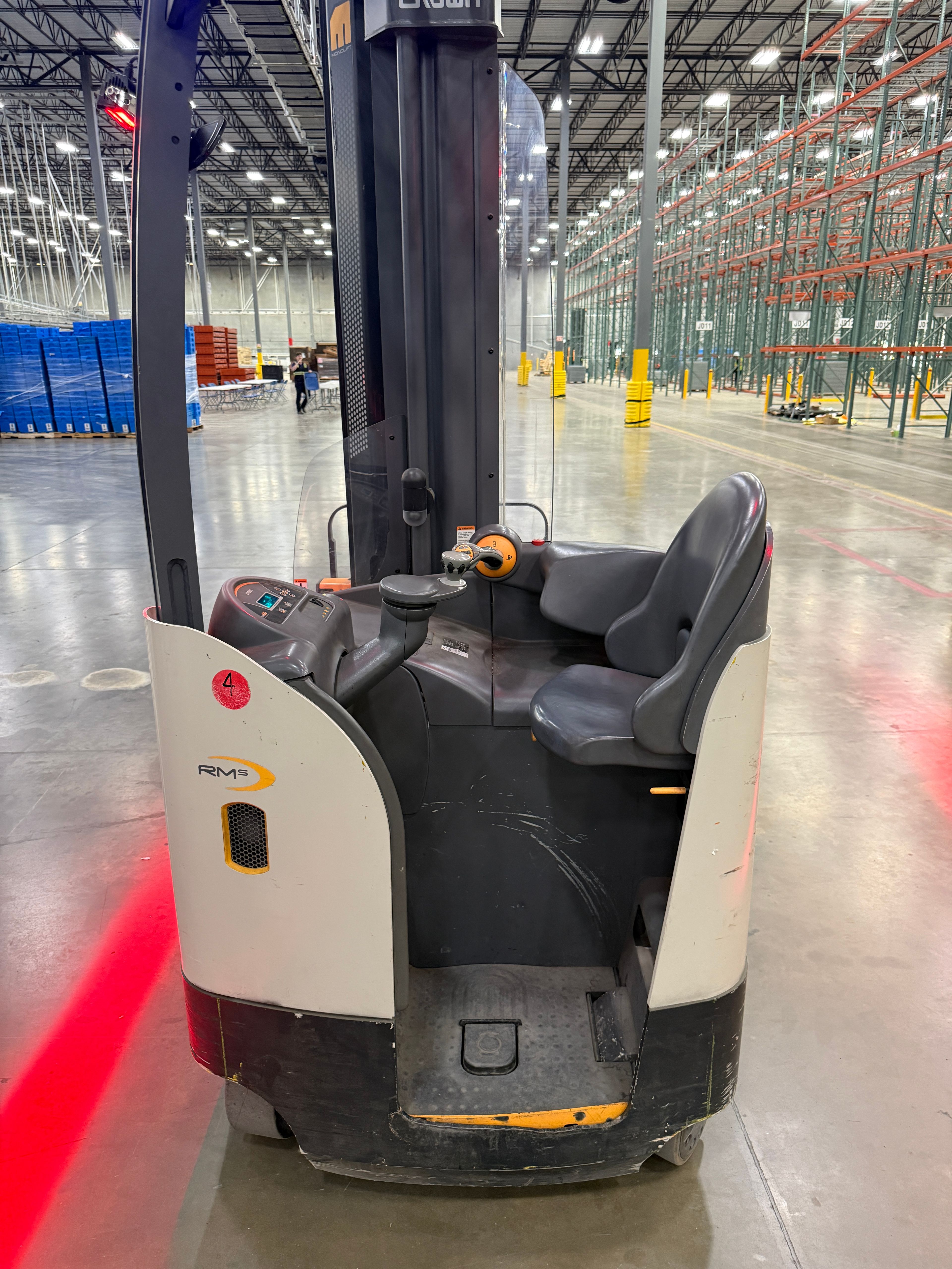 Crown Reach Truck - RM-6000 - Document 4