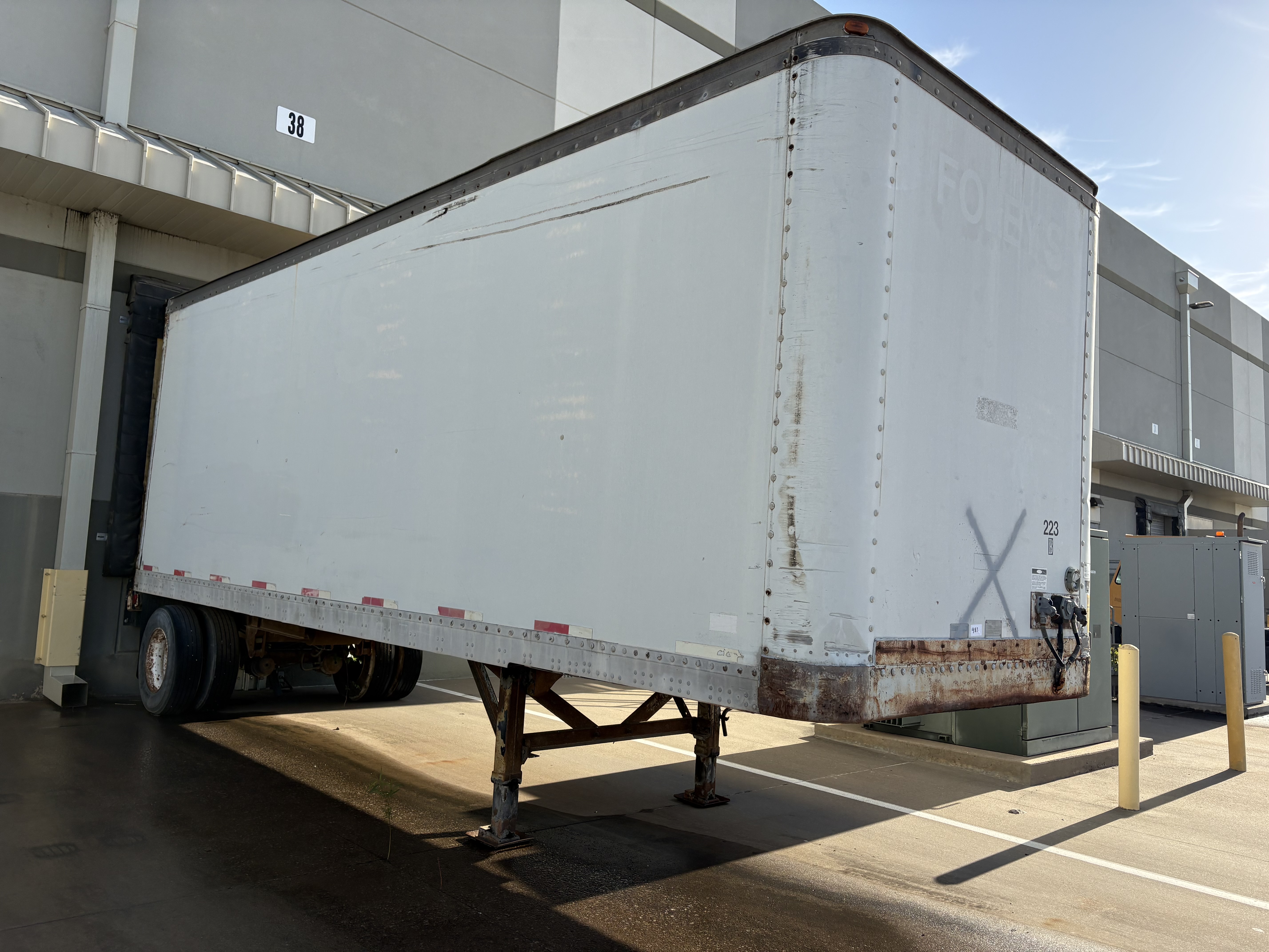Fruehauf Box Trailer - 28' Standard Box Trailer