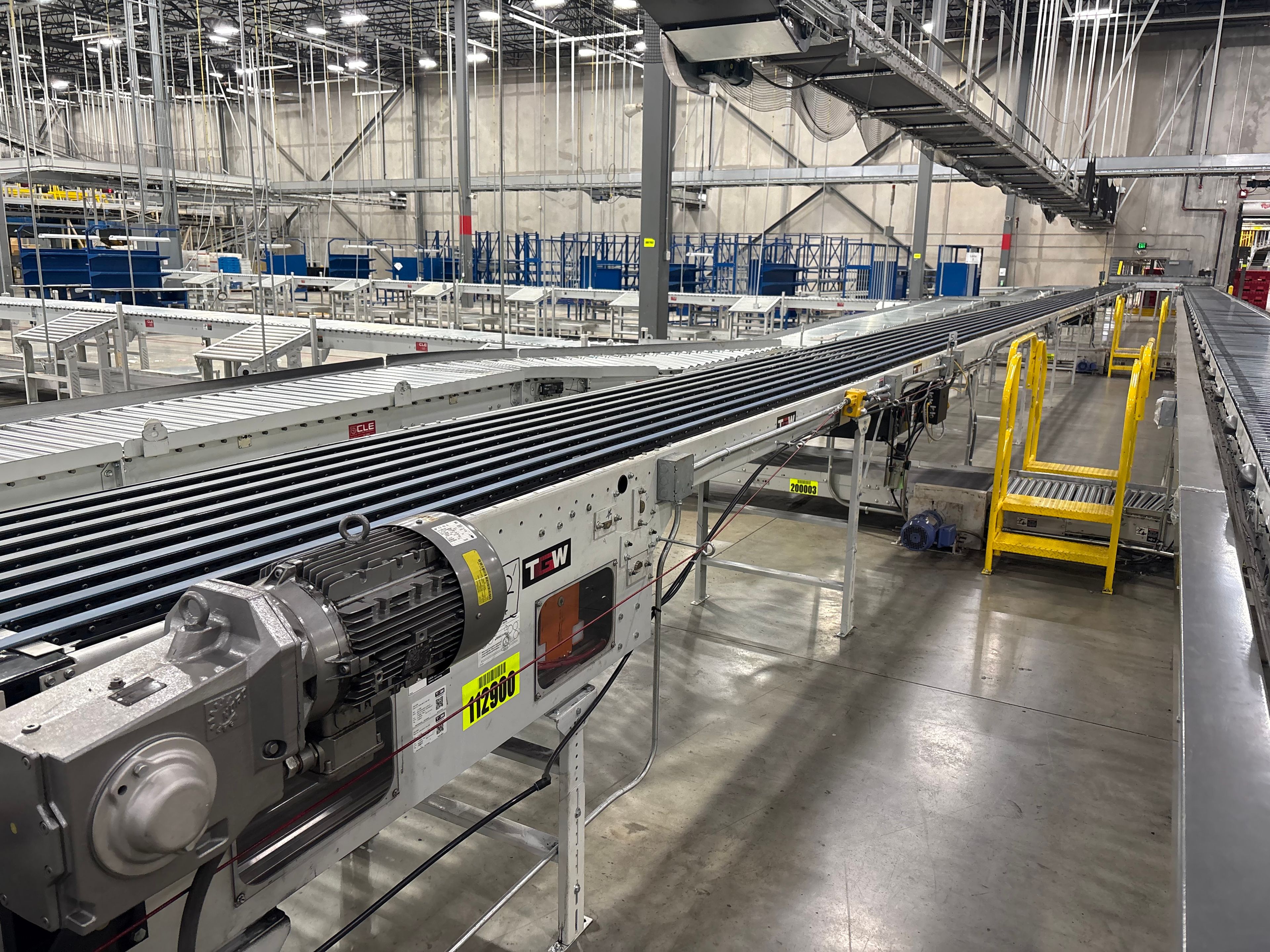 TGW Narrow Belt Sorter - NBS 30/90 -  118' 4" x 30" x 22" - 4 Send-offs