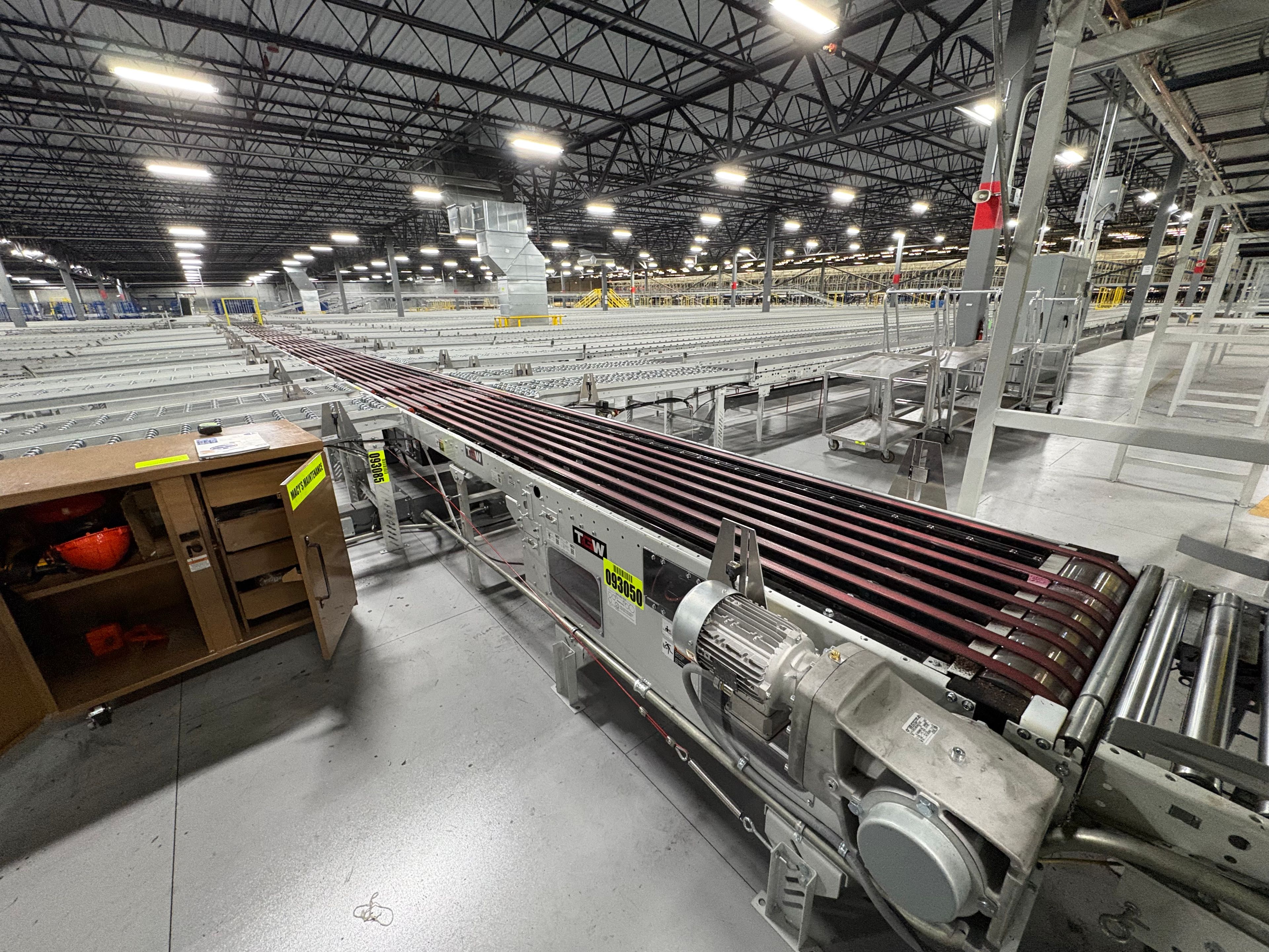 TGW Narrow Belt Sorter - NBS 30/90 - 87' 8" x 30" x 22" - 14 Double Sided Send-offs