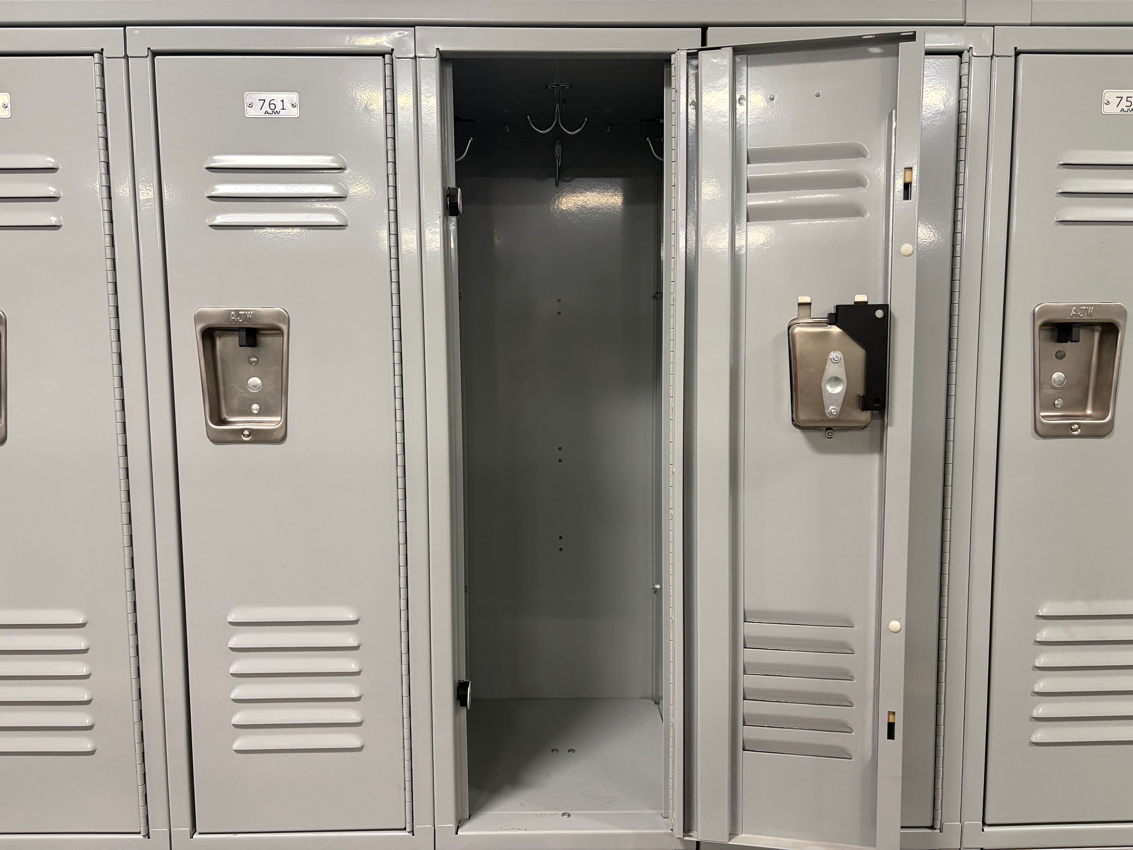 AJW Locker Set Grey - Double Level Locker Layout - Document 2