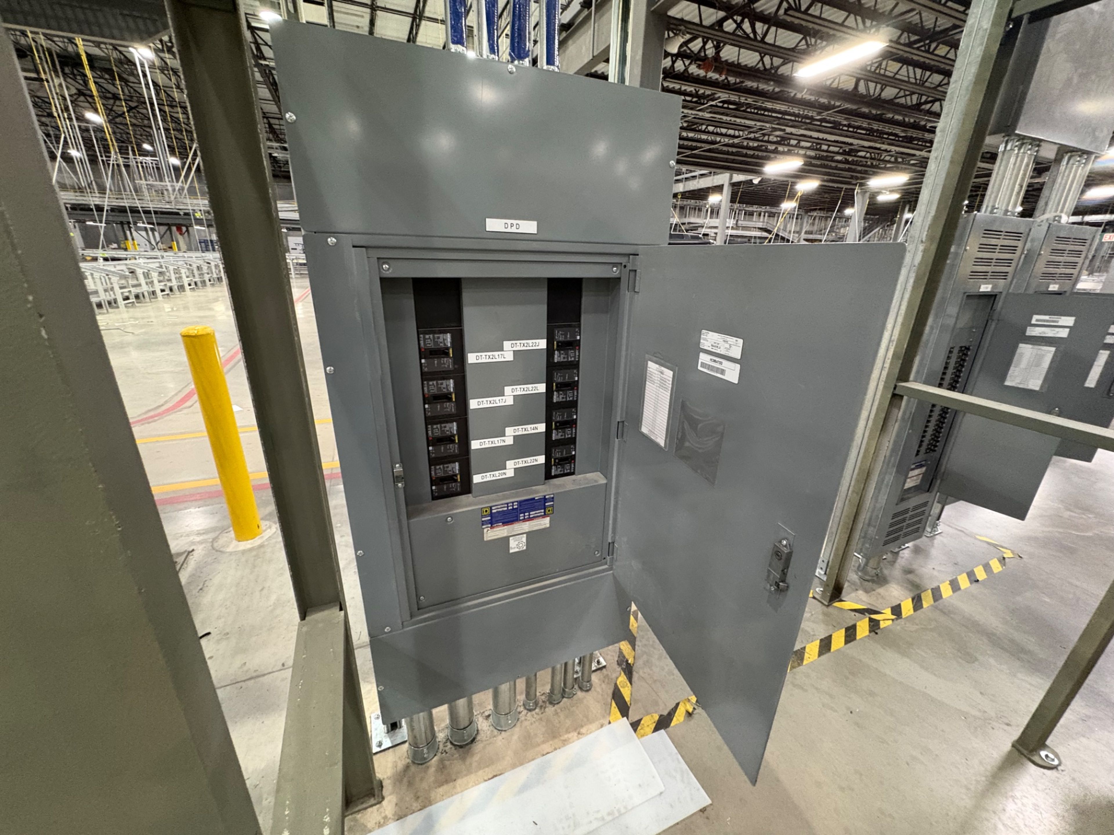 SQUARE-D Distribution Panel - 800 AMP - 32" x 8" x 64" - Document 3