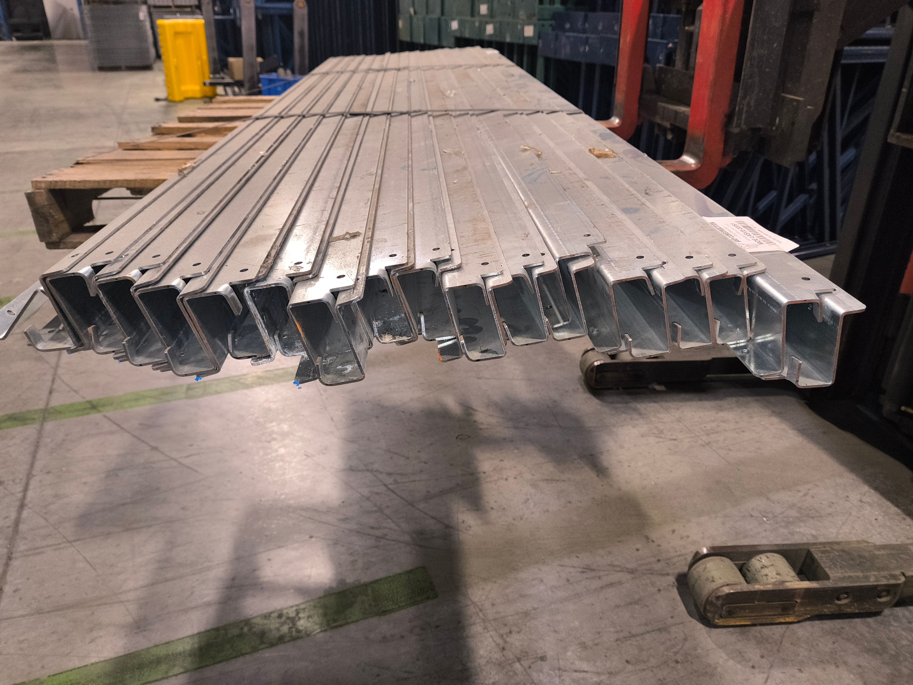 Carton Flow - Front Bracket - 95"