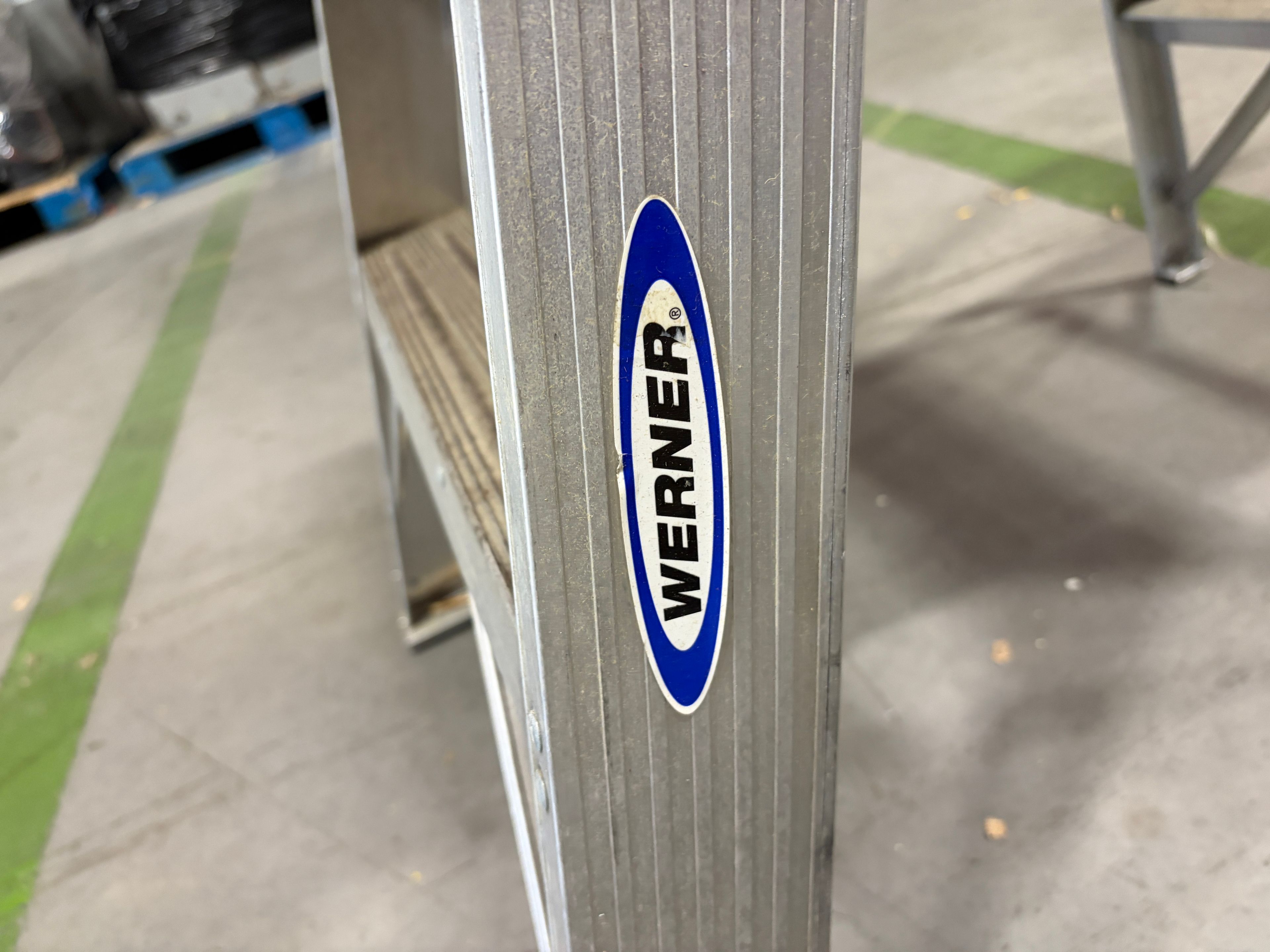 Ladder 4' Aluminum - Document 8