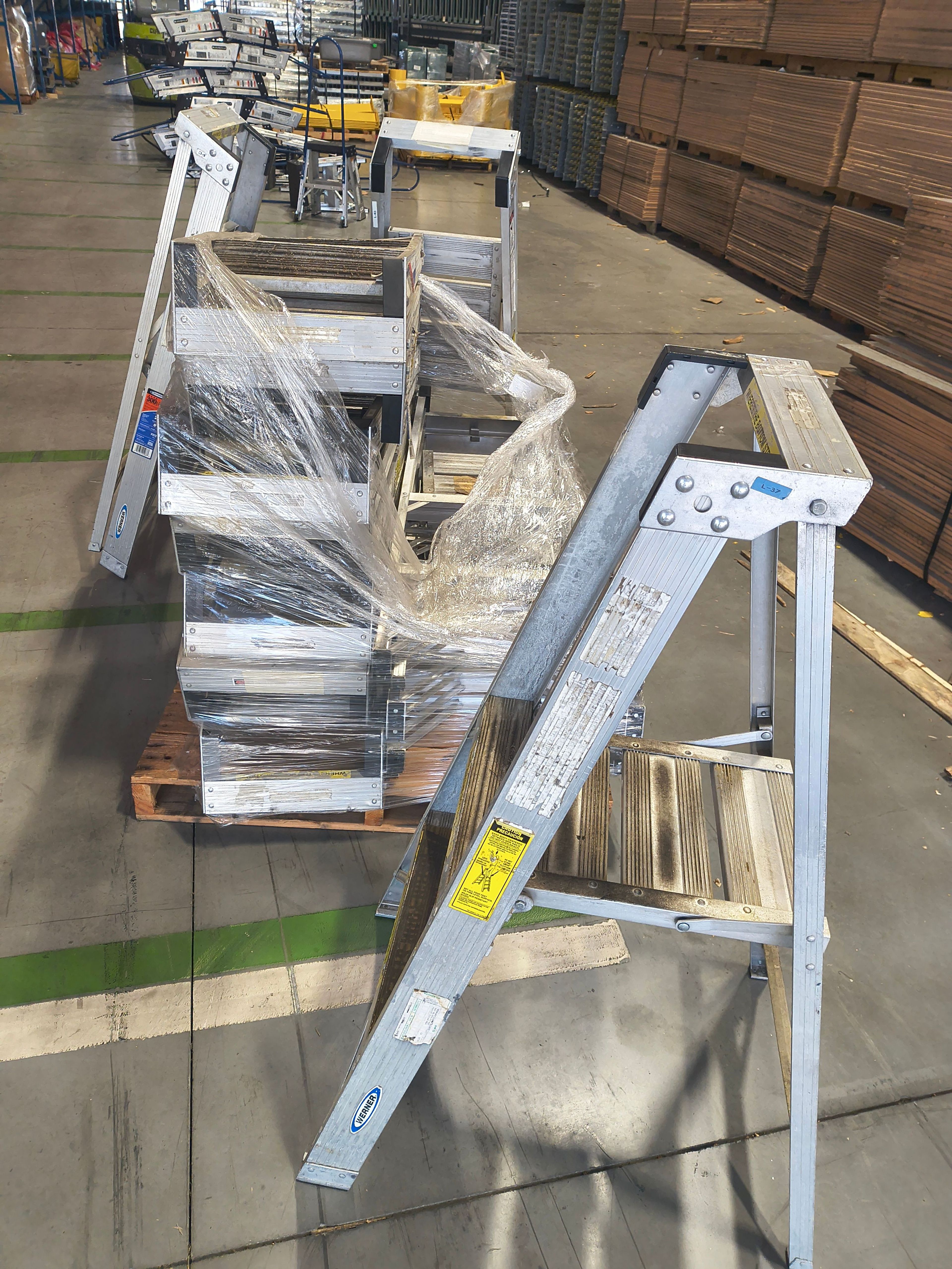 Ladder 4' Aluminum - Document 13