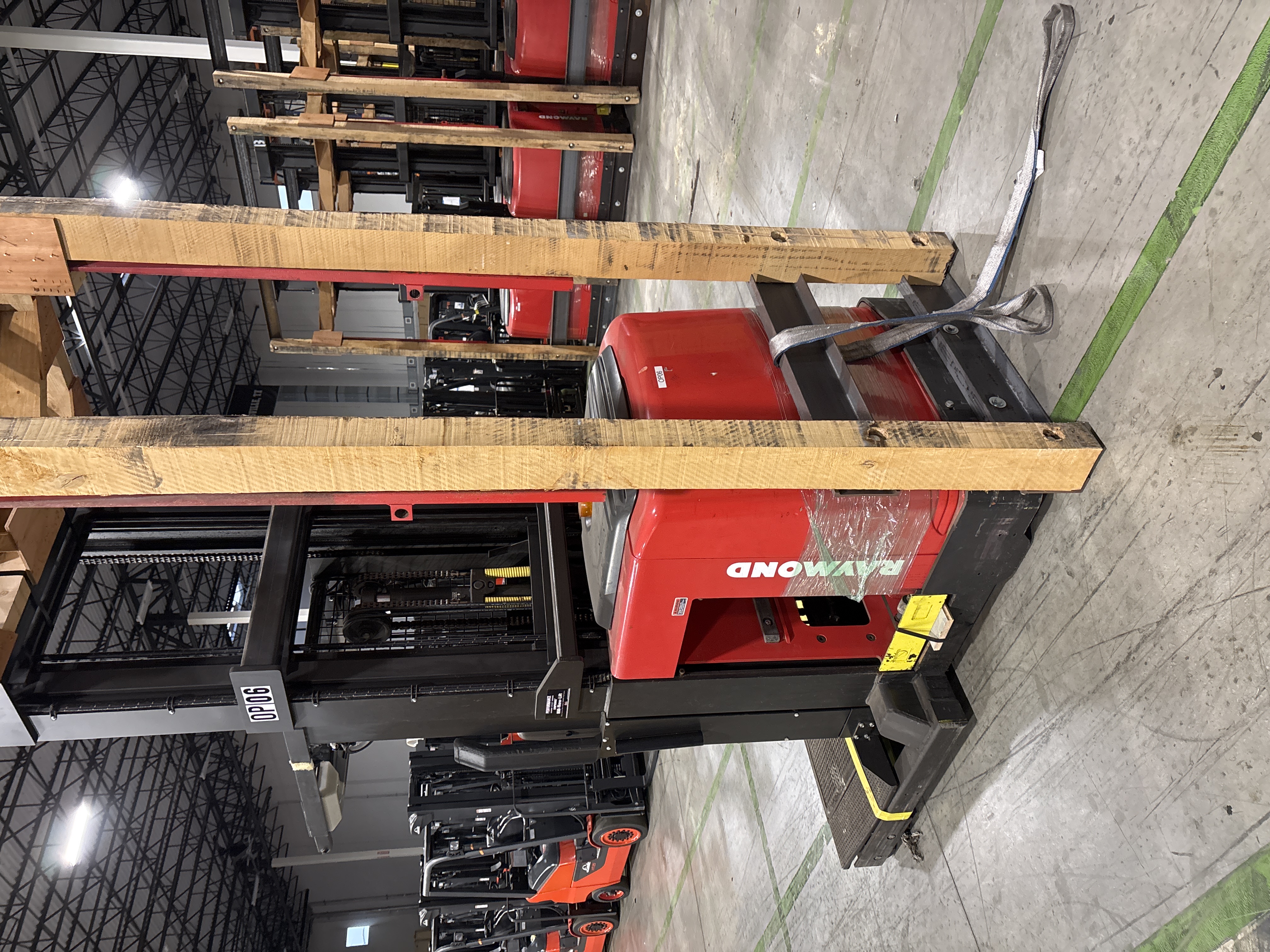 Raymond Order Picker - Wire Guided