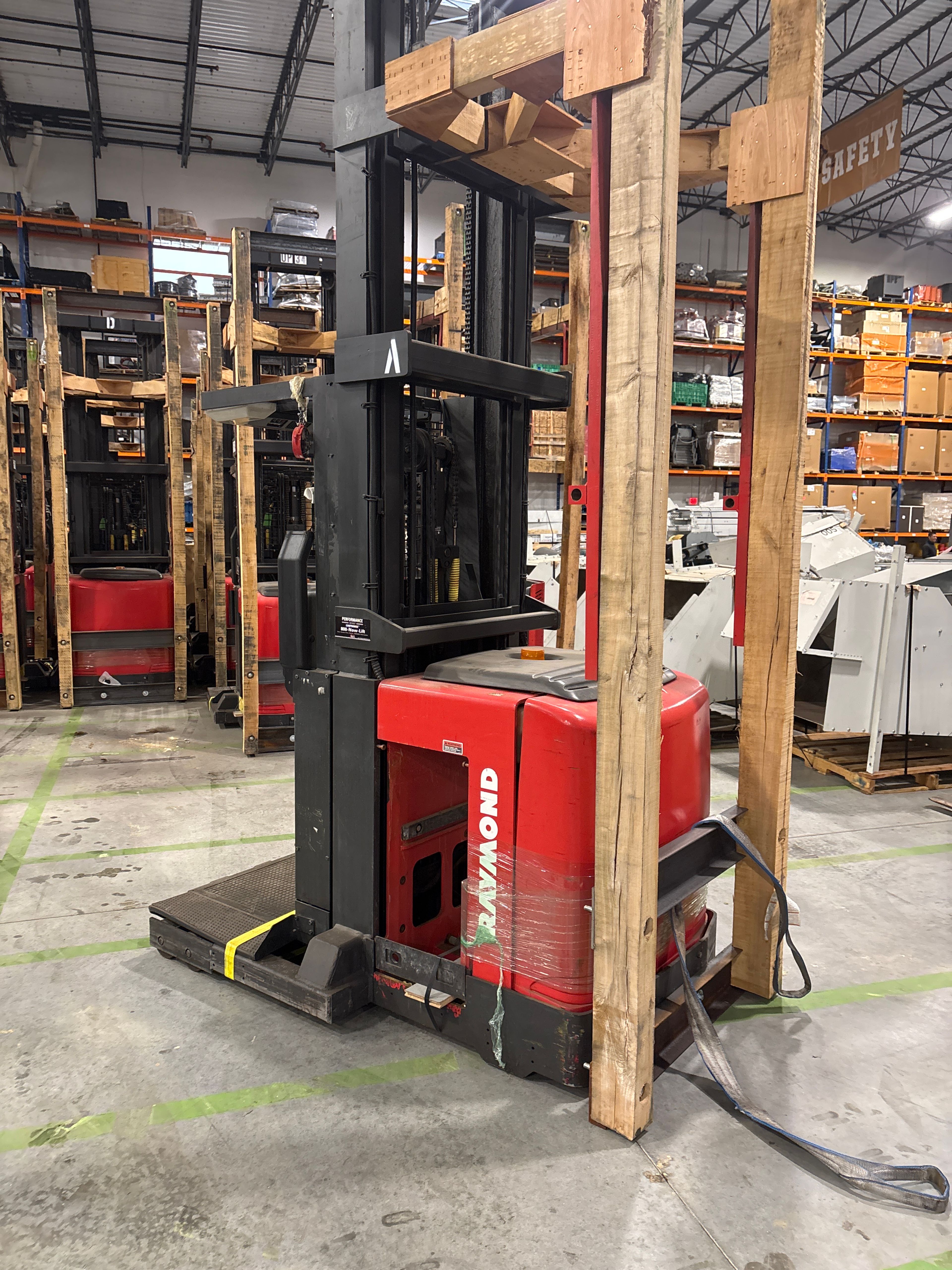 Raymond Order Picker - Wire Guided